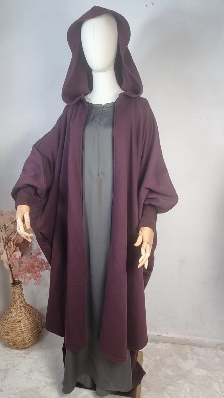 Controversy Sparks Over Abaya for 12-Year-Olds: Cultural Tradition or Concerning Trend?”